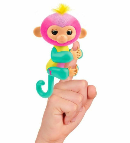 Lansay Magic Moods Jade action figure from the Speelgoed en games collection, featuring colorful details and poseable limbs.