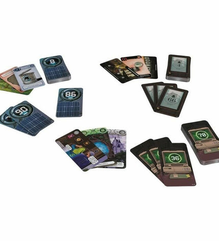 Asmodee bordspel with colorful game pieces and box, ideal for family fun and tabletop gaming.