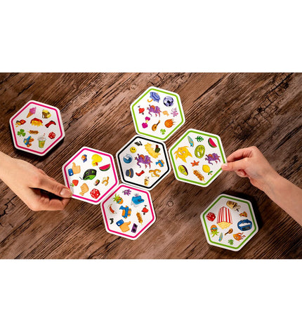 BigBuy Fun Dobble Connect game for kids, colorful card game with images and symbols for fun family play.