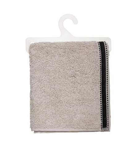 Beige 5five Simply Smart premium cotton bath towel, 50x90 cm, shown folded with soft texture and simple design.