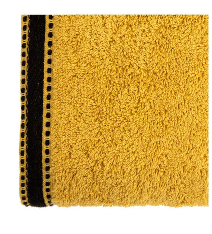 Yellow 5five Simply Smart premium cotton bath towel, 100 x 150 cm, soft and absorbent for home and bathroom use.