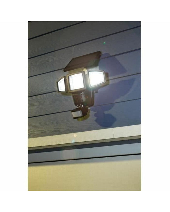 Outdoor garden wall light by Galix, decorative outdoor lighting fixture with modern design for exterior decor.