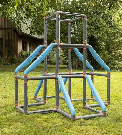 Smoby BIG Kraxxl The Tower activity center with climbing elements and slides for outdoor play and sports.