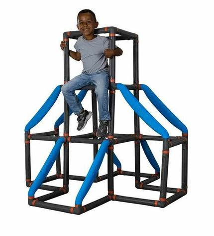 Smoby BIG Kraxxl The Tower activity center with climbing frames and slides, designed for outdoor play and active fun.
