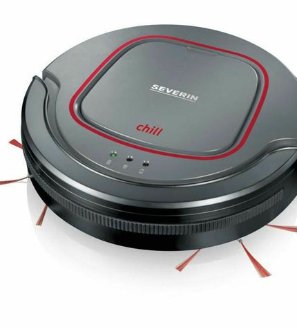 Severin RB7025 robot stofzuiger on a hardwood floor, showcasing its compact design and cleaning brushes.