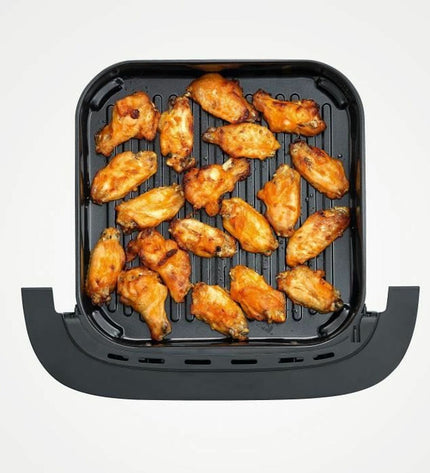 Severin black 4L deep fryer for home cooking, compact electric kitchen appliance with digital controls and non-stick basket.