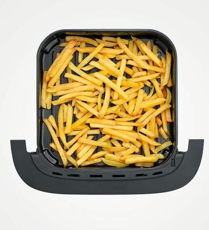 Severin zwarte frituurmachine met 4-liter capaciteit, compact elektrisch apparaat voor thuis koken en frituren.