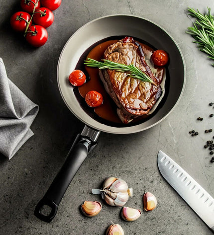 Fissler aluminium cookware pan, Huis en koken keukengerei, with a sleek metallic finish and sturdy handle for kitchen use