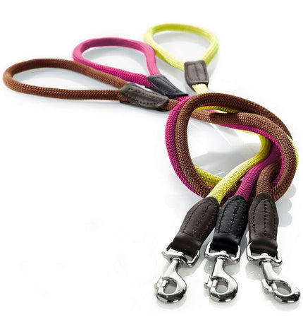 Hunter FREESTYLE brown dog leash, 110 cm long, showing the sturdy nylon material and metal clip for secure attachment.