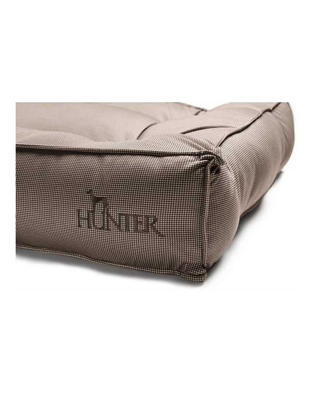 Hunter Lancaster brown dog bed in 100x70 cm with plush fabric and raised edges for comfortable pet relaxation.