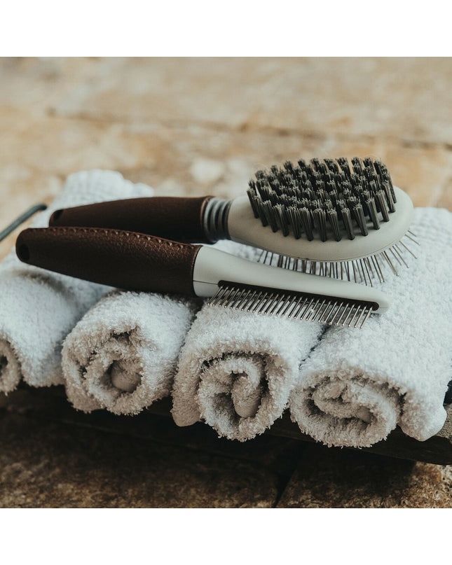 Hunter 2-in-1 dog hairbrush and grooming tool, designed for easy fur care and detangling of pets.