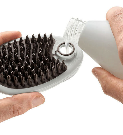 Hunter hondenkam shampoo bottle with label, designed for grooming dogs, in a clean, professional setting.