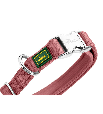 Red Hunter Inari dog collar for large dogs, XL size, 45-65 cm, shown on a dog with a sturdy strap and metal buckle.