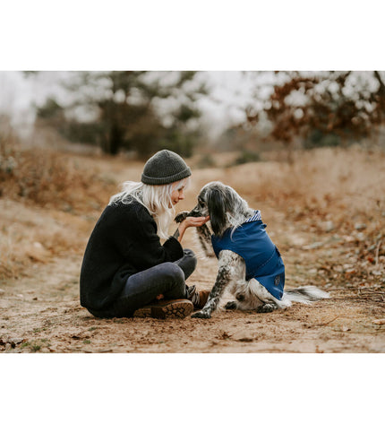 Hunter Milford blue dog coat for small dogs, 45 cm, made of durable material, featuring a snug fit and stylish design.