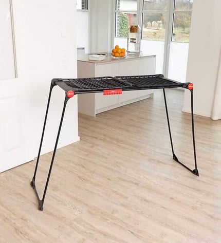 Vileda Infinity Flex Ultimate black steel clothes drying rack, 304 x 56 x 128 cm, with 30m drying space and extendable design.