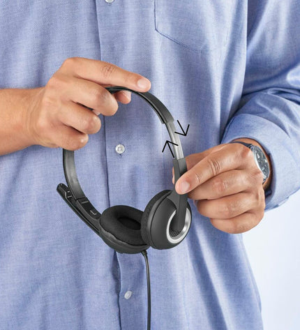 Black Hama gaming headset with microphone for plug-and-play consoles, featuring over-ear design and adjustable headband.