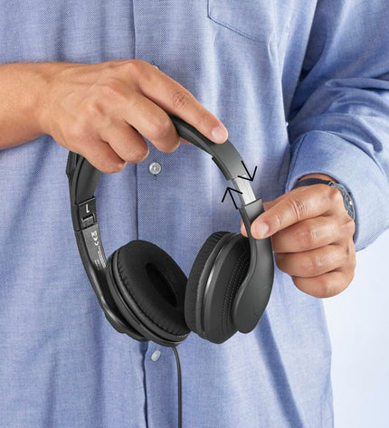 Hama gaming headset with microphone, black electronic headset for plug-and-play consoles, visible with adjustable headband and ear cups.