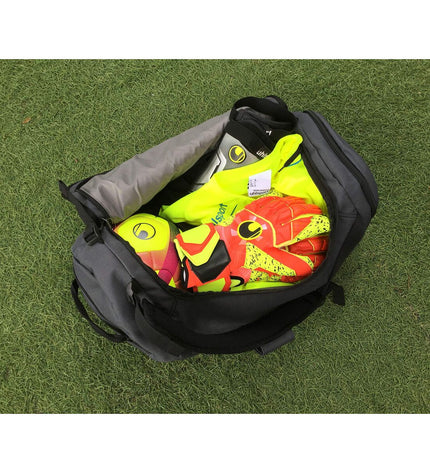 Uhlsport Sporttas 100426102 for outdoor sports and fan activities with spacious compartments and durable design.