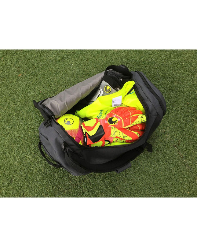 Uhlsport Sporttas 100426102 for outdoor sports and fan activities with spacious compartments and durable design.