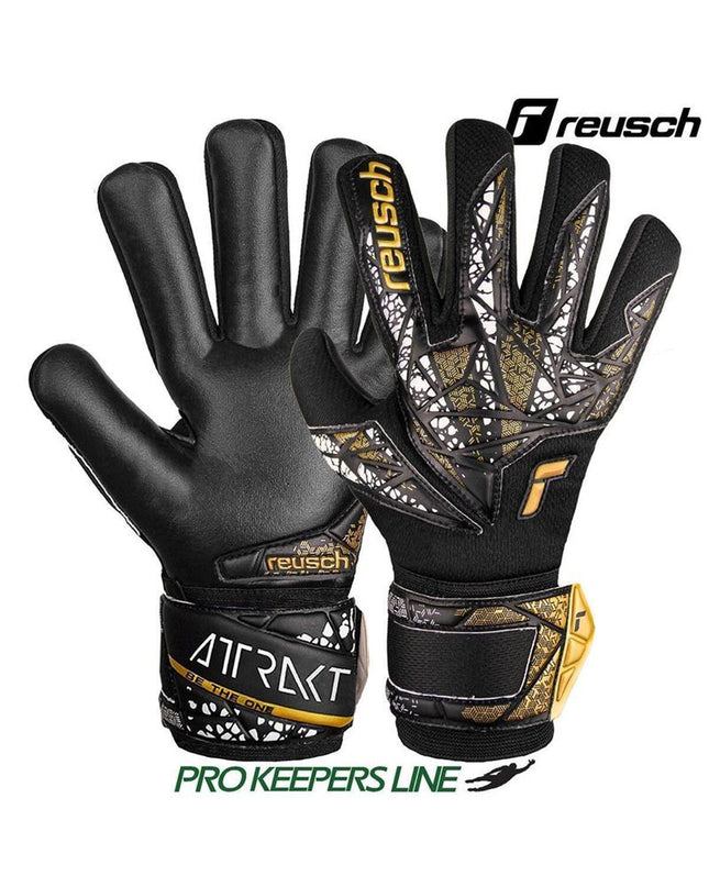 Reusch Keeperhandschoenen Attrakt Silver Nc in black, designed for soccer goalkeeping with padded palms and secure fit.