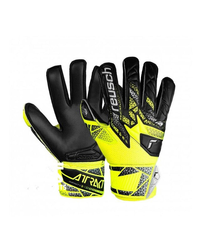 Reusch Keeperhandschoenen Attrakt Infinity for football, with padded gloves designed for goalkeepers in outdoor soccer matches.