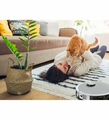 Medion Robot stofzuiger with 600 ml dustbin cleaning floors in a modern living room.