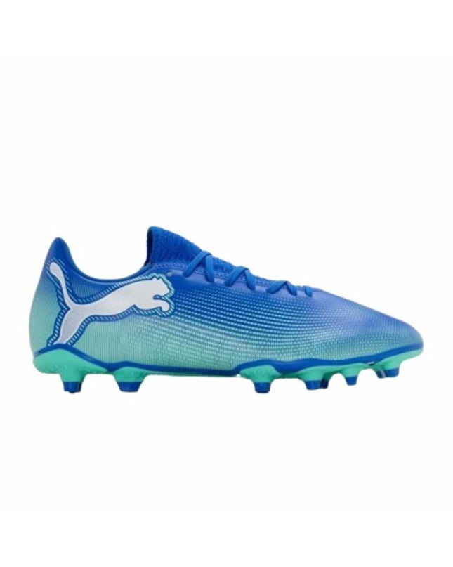 Blue Puma Future 7 Play MG adult football shoes for outdoor soccer, featuring lightweight design and textured sole for optimal grip.