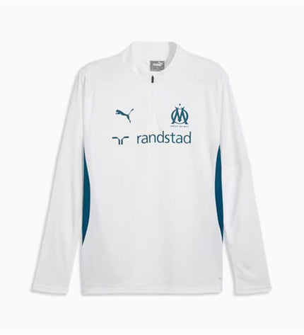 Puma adult training sweatshirt for sport and outdoor activities, ideal for soccer, shown in a casual fit.
