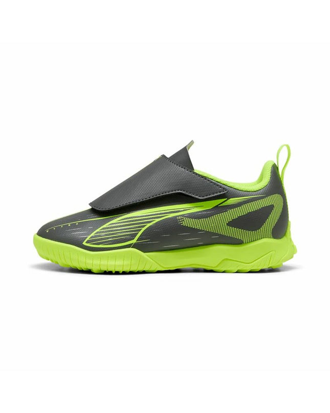 Adult Puma Ultra 5 Play football shoes for sport and outdoor use, showcasing the sleek design and vibrant colors.