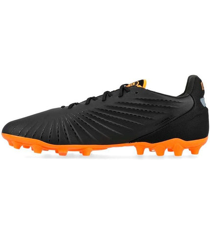 Black Puma King Ultimate MG adult football boots for outdoor soccer, with synthetic upper and firm ground sole.