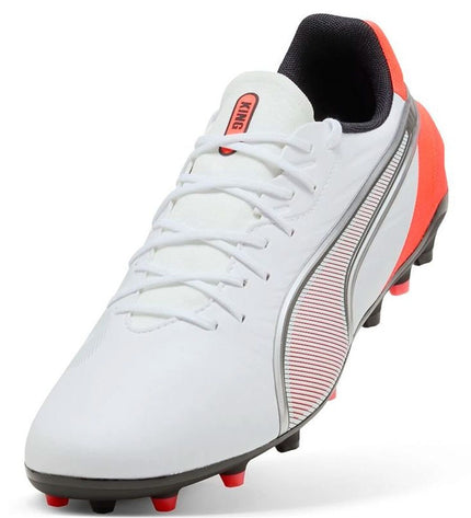 Adult Puma King Match MG football boots for outdoor soccer, featuring classic design and durable synthetic upper.