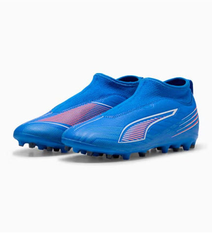 Blue Puma Ultra 6 Match+ football soccer shoes for kids, designed for sport and outdoor play, with sleek athletic style.