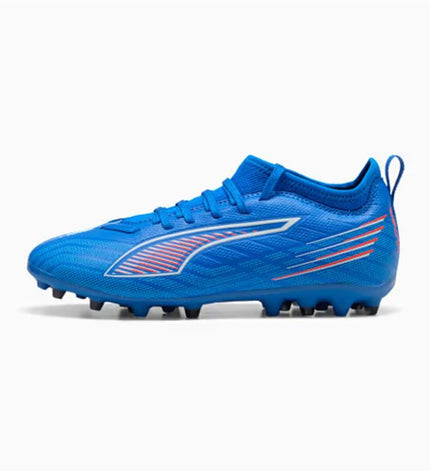 Puma Ultra 6 Match MG soccer cleats in black with white Puma logo, designed for outdoor football matches.