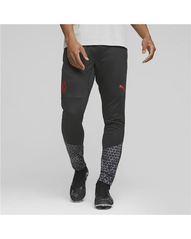 Puma men's football training pants in black with Puma logo, designed for sports and outdoor activities.