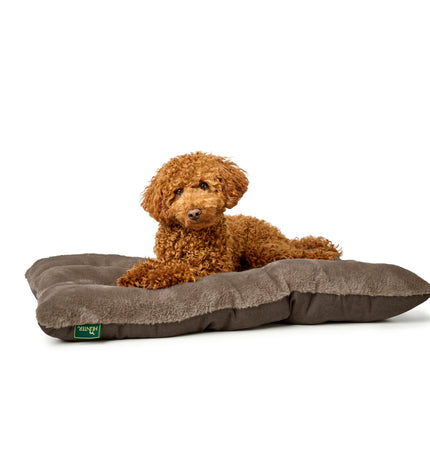 Hunter Rockford dog bed in brown, 80x60 cm, with soft fabric and cushioned sides for comfortable pet rest.