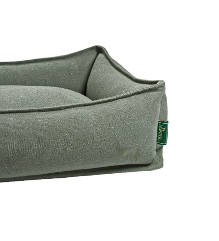 Hunter Belluno dog bed in green, 80x60 cm, soft fabric with cushioned sides, designed for comfort and style for your pet.