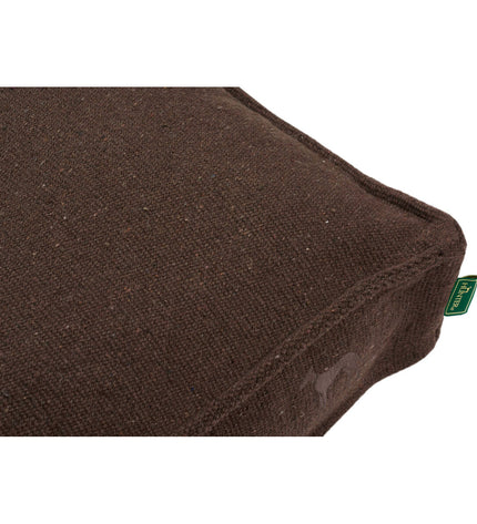 Hunter hondenbed in bruin, 100 x 70 cm, with soft fabric and cushioned edges for comfort and support.