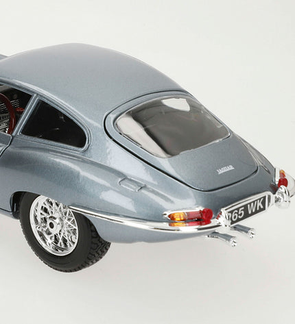 Bburago 1:18 scale toy model of 1961 Jaguar "E" Coupe GT-Jaguar car, detailed miniature vehicle for collectors and play.