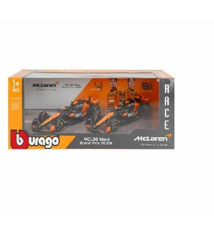 Set van 2 zwart McLaren F1 speelgoedauto's in 1:43 schaal, perfect voor speelgoed en verzamelingsvoertuigen.