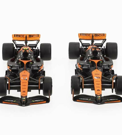 Set van 2 zwarte McLaren F1 speelgoedauto's in 1:43 schaal, detailed model vehicles for play and display.