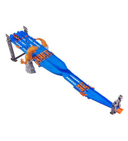 Zuru Metal Machines Racebaan Raptor Attack toy car track with four lanes, featuring a detailed orange and black dinosaur-themed race set.