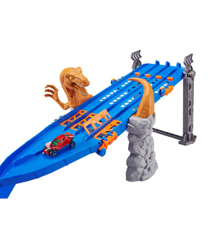 Zuru Metal Machines Racebaan Raptor Attack toy race track with four lanes, featuring detailed dinosaur-themed cars and vibrant colors.