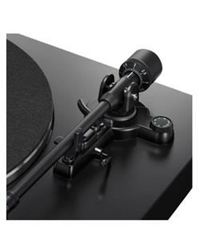 Audio-Technica Iberia AT-LP3BTBK black turntable with tonearm and controls, part of electronic audio and hi-fi equipment.