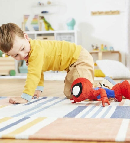 Hasbro Spider-Man action figure dancing and crawling, poseable superhero toy from the Speelgoed en games collection.