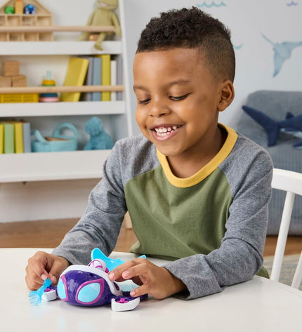 Hasbro action figure from the speelgoed en games collection, detailed toy doll with vibrant colors and accessories.