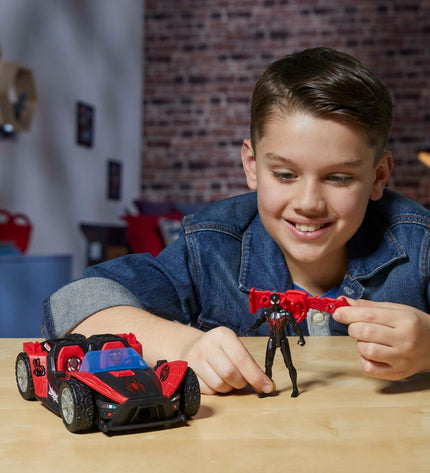 Hasbro actiefiguur van een superheld met gedetailleerde kostuum en accessoires, klaar voor speelplezier.