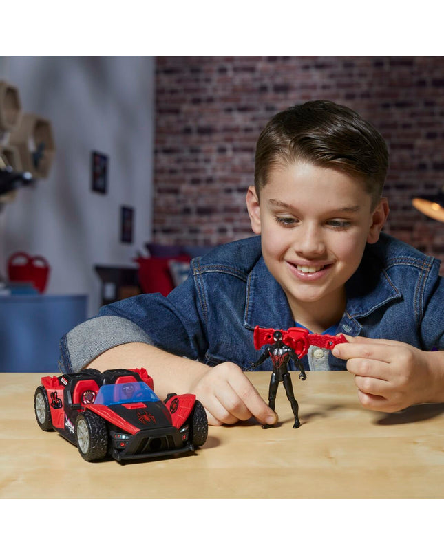 Hasbro actiefiguur van een superheld met gedetailleerde kostuum en accessoires, klaar voor speelplezier.