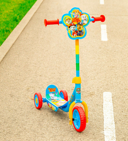 Paw Patrol rubber and plastic step for outdoor urban mobility, featuring colorful design with Paw Patrol characters and sturdy construction.