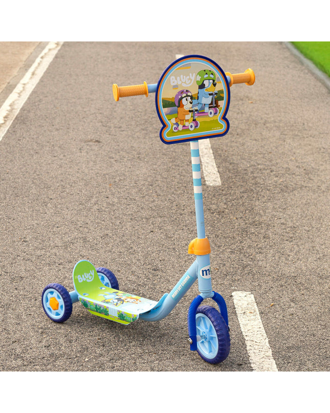 Bluey Step Bluey rubber and metal scooter for urban mobility, featuring plastic construction and sporty design.