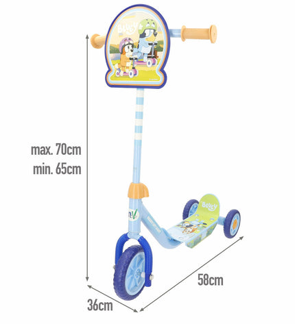 Bluey Step Bluey rubber, metal, and plastic scooter for urban mobility and outdoor sports, shown in a city setting.